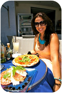 A true Caprese salad and my first Italian pizza equals bliss for this cruiser! 
